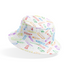 Patrón colorido de lápices y crayones dibujados en estilo lineal sobre fondo blanco bucket hat mockup