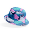 Patrón abstracto en tonos azul, turquesa, rosa y blanco con formas orgánicas superpuestas. bucket hat mockup