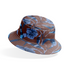 Patrón floral de pensamientos azules sobre fondo marrón con cintas azul y blanco entrecruzadas bucket hat mockup