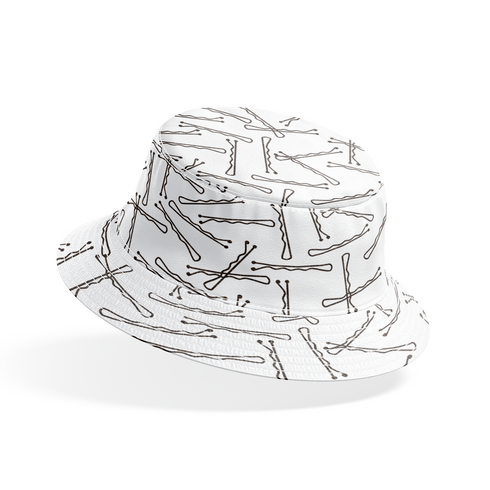 Patrón de líneas y formas abstractas en blanco y negro que asemejan horquillas o clips dispersos aleatoriamente sobre fondo claro. bucket hat mockup