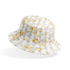 Patrón floral delicado con flores amarillas y hojas grises sobre rayas verticales en fondo crema bucket hat mockup