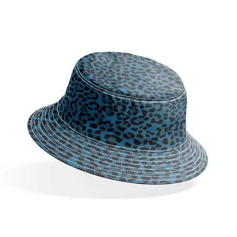 Estampado animal print de leopardo en negro sobre fondo azul petróleo bucket hat mockup