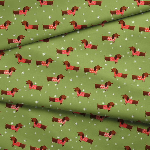 Patrón de perros salchichas marrones con bufandas rojas navideñas sobre fondo verde con estrellas blancas. fabric fold mockup