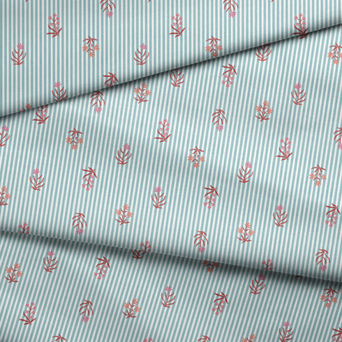 Patrón de rayas verticales turquesa sobre fondo blanco con motivos de hojas rosado coral dispersos fabric fold mockup