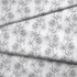 Patrón estampado floral con flores y hojas sobre fondo blanco, diseño botánico delicado fabric fold mockup