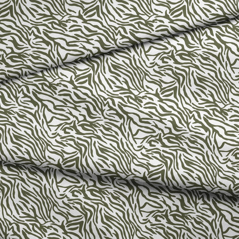 Estampado abstracto con rayas curvas en verde oliva sobre fondo blanco, estilo moderno fabric fold mockup