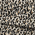 Estampado abstracto negro y dorado con formas orgánicas irregulares sobre fondo crema fabric fold mockup