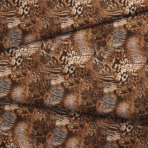 Estampado animal print con leopardo, serpientes y motivos abstractos en tonos café, negro y crema fabric fold mockup