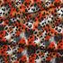 Estampado abstracto con manchas de leopardo en naranja, negro, blanco y café fabric fold mockup