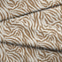 Estampado de rayas onduladas estilo cebra en café y crema fabric fold mockup