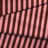 Rayas verticales anchas alternando café oscuro y rosado pálido