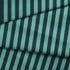 Rayas verticales anchas en verde agua y negro sobre fondo claro
