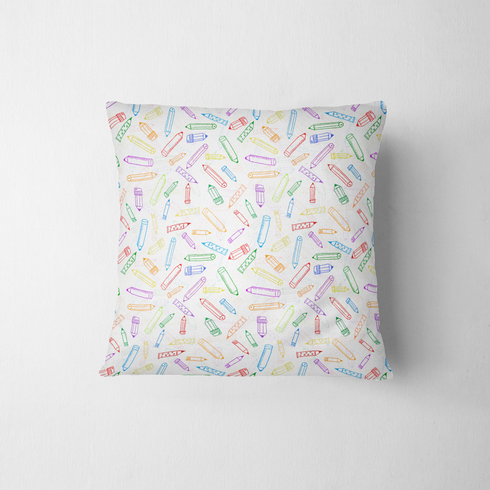 Patrón colorido de lápices y crayones dibujados en estilo lineal sobre fondo blanco fabric pillow mockup