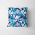 Patrón abstracto en tonos azul, turquesa, rosa y blanco con formas orgánicas superpuestas. fabric pillow mockup