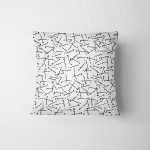 Patrón de líneas y formas abstractas en blanco y negro que asemejan horquillas o clips dispersos aleatoriamente sobre fondo claro. fabric pillow mockup