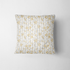 Patrón floral delicado con flores amarillas y hojas grises sobre rayas verticales en fondo crema fabric pillow mockup