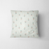 Patrón de rayas verdes con flores coral y hojas dispersas sobre fondo crema fabric pillow mockup