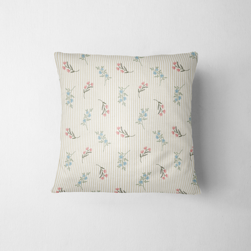 Patrón de rayas beige con flores rosadas y azules delicadas sobre fondo de líneas verticales fabric pillow mockup