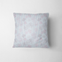 Patrón de flores rosadas sobre rayas azules y blancas verticales, diseño floral delicado y fresco fabric pillow mockup