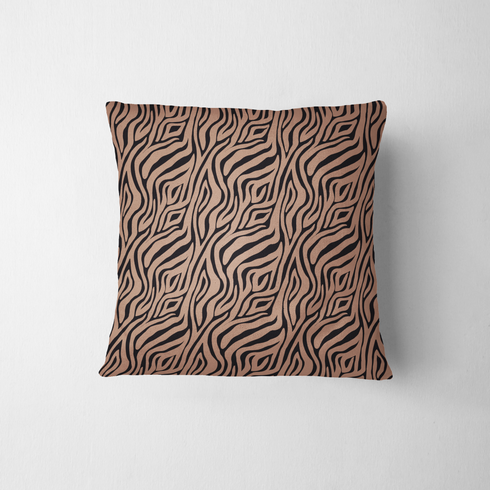 Estampado de rayas abstractas onduladas en negro sobre fondo rosado tipo animal print fabric pillow mockup