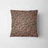 Estampado de rayas abstractas onduladas en negro sobre fondo rosado tipo animal print fabric pillow mockup