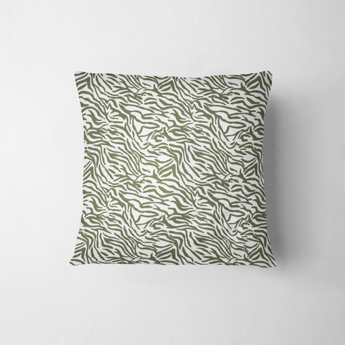 Estampado abstracto con rayas curvas en verde oliva sobre fondo blanco, estilo moderno fabric pillow mockup