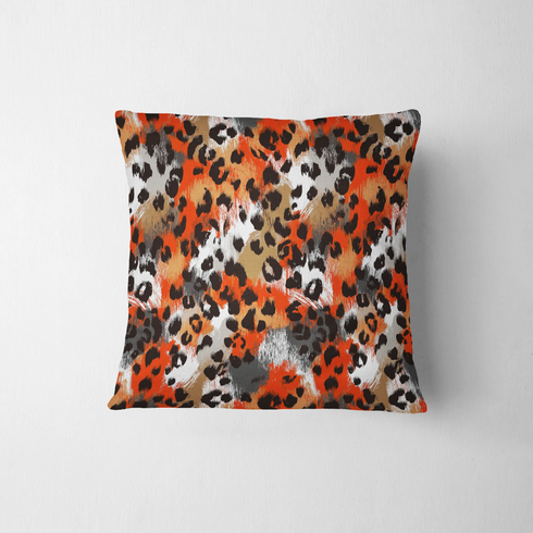 Estampado abstracto con manchas de leopardo en naranja, negro, blanco y café fabric pillow mockup