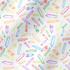 Patrón colorido de lápices y crayones dibujados en estilo lineal sobre fondo blanco fabric ripple mockup