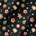 Patrón navideño con galletas decoradas en forma de estrellas, copos de nieve, árbol, casa y muñeco de jengibre sobre fondo negro. fabric ripple mockup