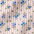 Patrón floral con rosas azules sobre fondo de rayas rosadas y blancas verticales delicadas fabric ripple mockup