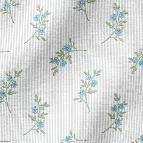 Patrón floral azul con ramas delicadas sobre fondo de rayas blancas y grises, estilo botánico fabric ripple mockup