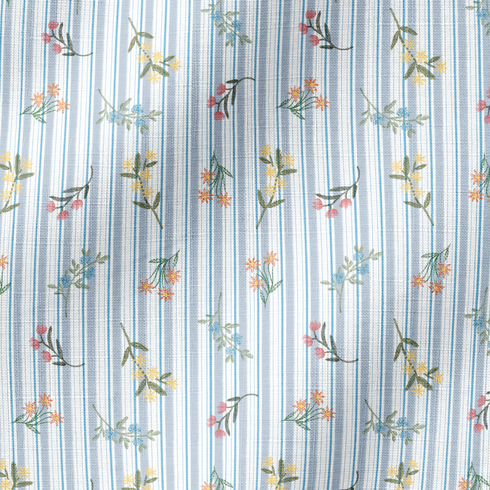 Patrón floral con líneas verticales en tonos azules, flores rosadas y amarillas sobre fondo rayado fabric ripple mockup