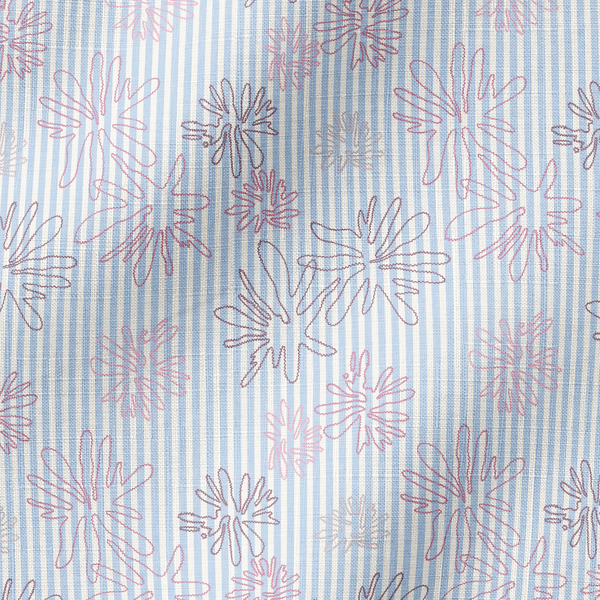 Patrón de flores rosadas sobre rayas azules y blancas verticales, diseño floral delicado y fresco fabric ripple mockup