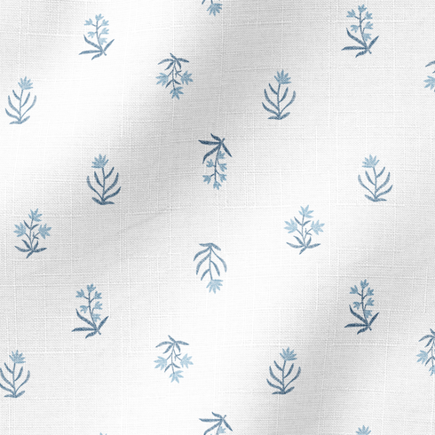 Patrón delicado con pequeñas ramas azules dispersas sobre fondo blanco, estilo botánico minimalista fabric ripple mockup