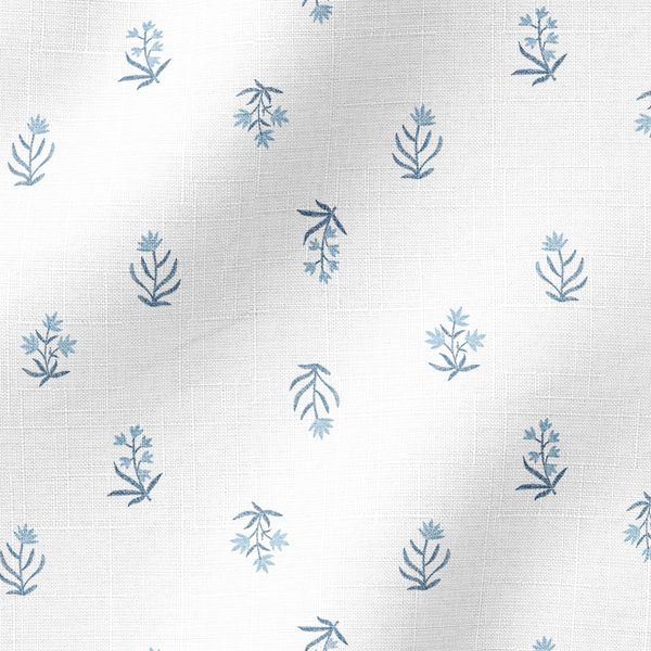Patrón delicado con pequeñas ramas azules dispersas sobre fondo blanco, estilo botánico minimalista fabric ripple mockup