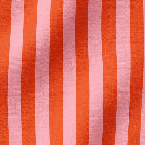 Rayas verticales en naranja quemado, rosado pálido y coral sobre fondo claro