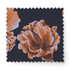 Flores estilizadas en tonos ocre y marrón sobre fondo negro oscuro, diseño artístico botánico decorativo fabric swatch mockup