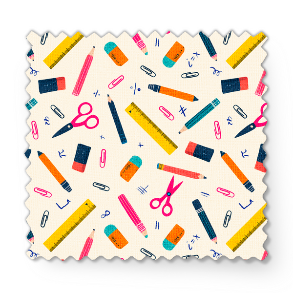 Patrón colorido con útiles escolares: lápices, reglas, tijeras y clips sobre fondo crema fabric swatch mockup