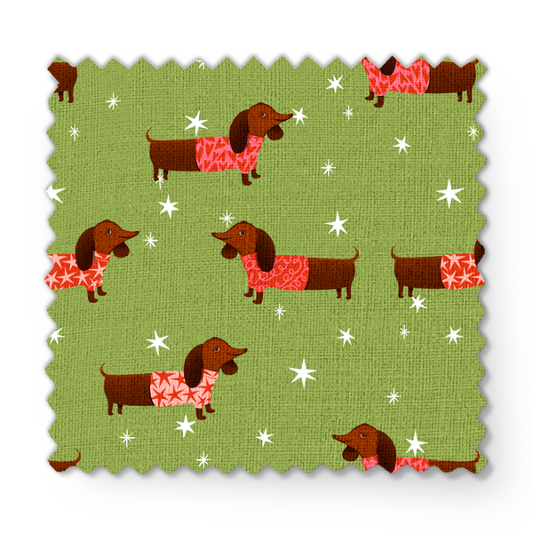 Patrón de perros salchichas marrones con bufandas rojas navideñas sobre fondo verde con estrellas blancas. fabric swatch mockup