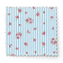 Patrón de rayas azul cielo con flores rosadas pequeñas dispersas sobre fondo blanco fabric swatch mockup