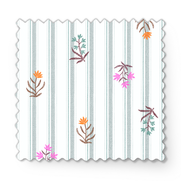 Patrón de rayas verticales gris con pequeños motivos florales en rosado, naranja y verde agua dispersos fabric swatch mockup