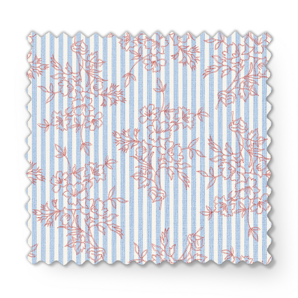 Patrón de rayas verticales azul cielo con delicadas flores rosado pálido dispersas fabric swatch mockup