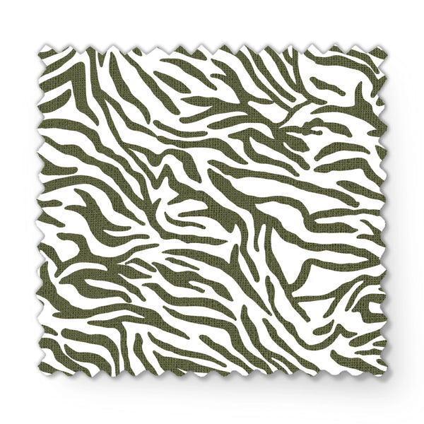 Estampado abstracto con rayas curvas en verde oliva sobre fondo blanco, estilo moderno fabric swatch mockup