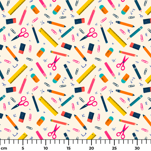 Patrón colorido con útiles escolares: lápices, reglas, tijeras y clips sobre fondo crema ruler cm