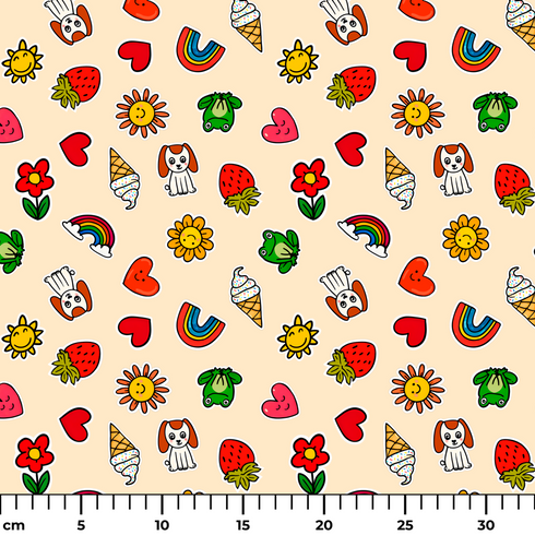 Patrón colorido de dibujos simples: corazones, fresas, arcoíris, helados, flores y pequeños animales sobre fondo beige claro. ruler cm