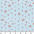 Patrón de rayas azul cielo con flores rosadas pequeñas dispersas sobre fondo blanco ruler cm