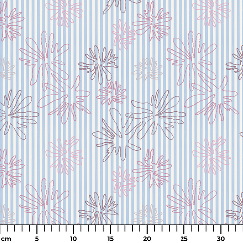Patrón de flores rosadas sobre rayas azules y blancas verticales, diseño floral delicado y fresco ruler cm