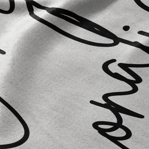 Firma cursiva en tinta negra sobre fondo gris claro. sutex blanket detail