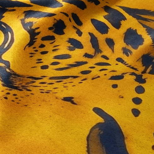 Diseño deportivo Colombia campeón con jaguar dorado, balón fútbol azul marino y amarillo vibrante sutex blanket detail new