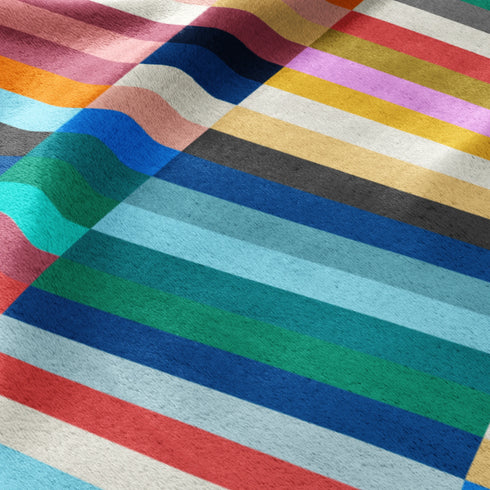Franjas verticales multicolor vibrantes en bloques geométricos con tonos naranja, azul, verde, rosado, amarillo y café